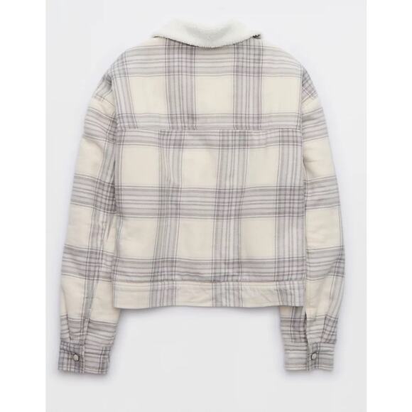 AERIE Cropped Sherpa Lined Shacket Natural Grey & Cream Plaid Pearl Snap Front - Picture 4 of 13